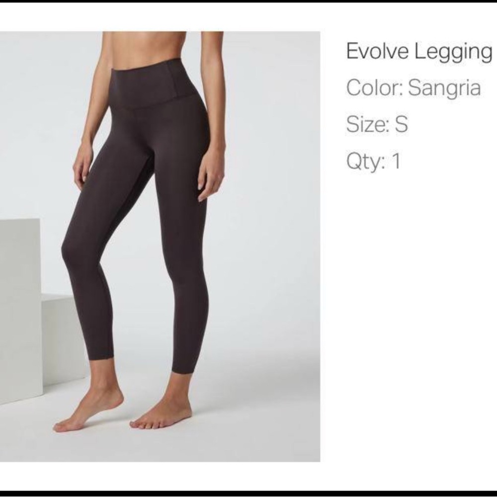 Vuori Evolve Legging - Sangria NWT